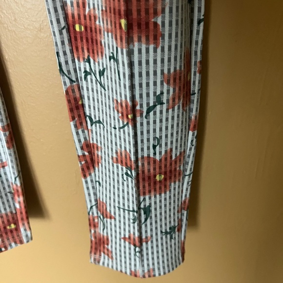 Nanette Lepore large pull on print leggings. - Picture 5 of 6